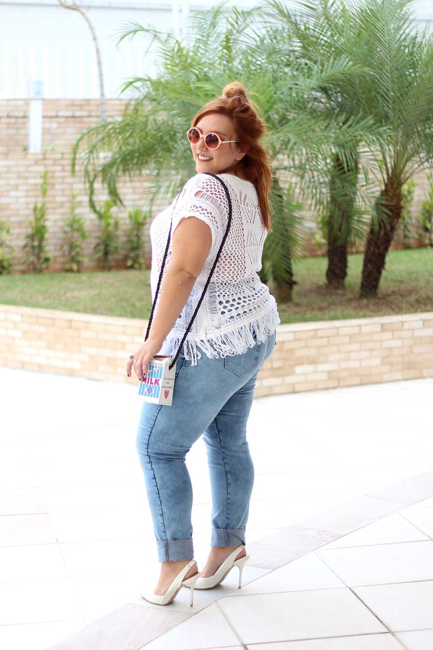 calça-jeans-plus-size-e-blusa-de-renda-4